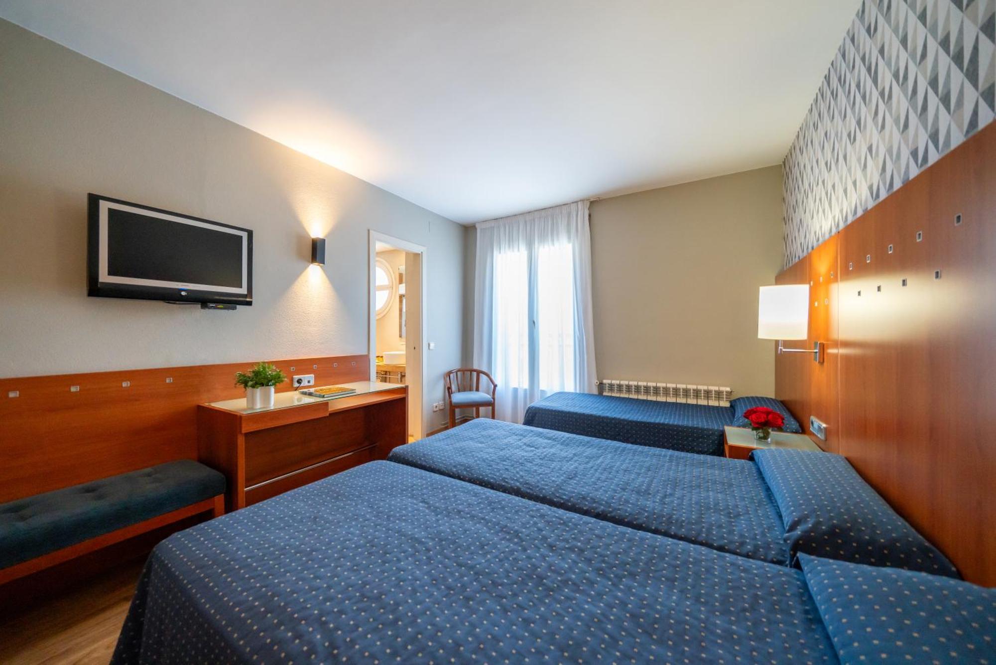 Hotel J. Balmes Vic Exterior photo