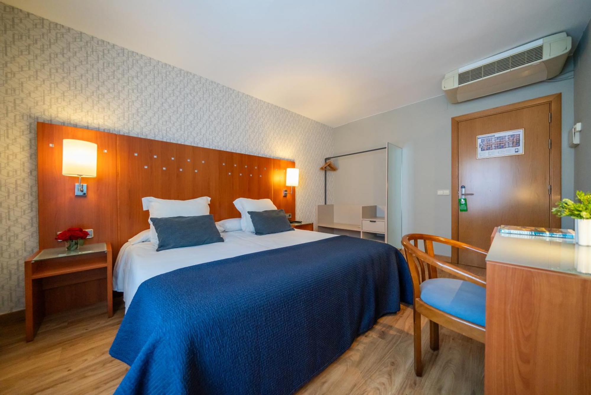 Hotel J. Balmes Vic Exterior photo